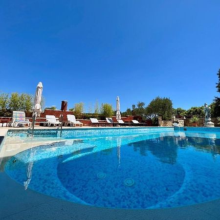 Apartment With Swimming Pool Jelsa  Exteriér fotografie
