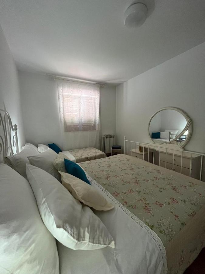 Apartment With Swimming Pool Jelsa  Exteriér fotografie