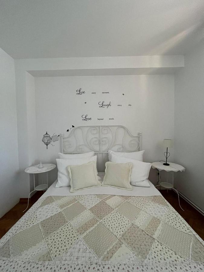 Apartment With Swimming Pool Jelsa  Exteriér fotografie