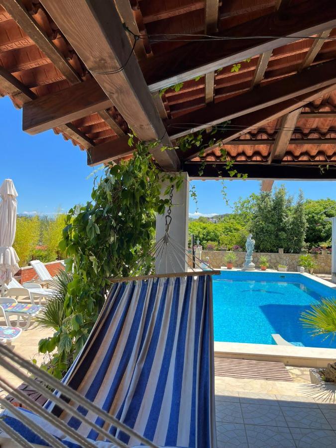 Apartment With Swimming Pool Jelsa  Exteriér fotografie
